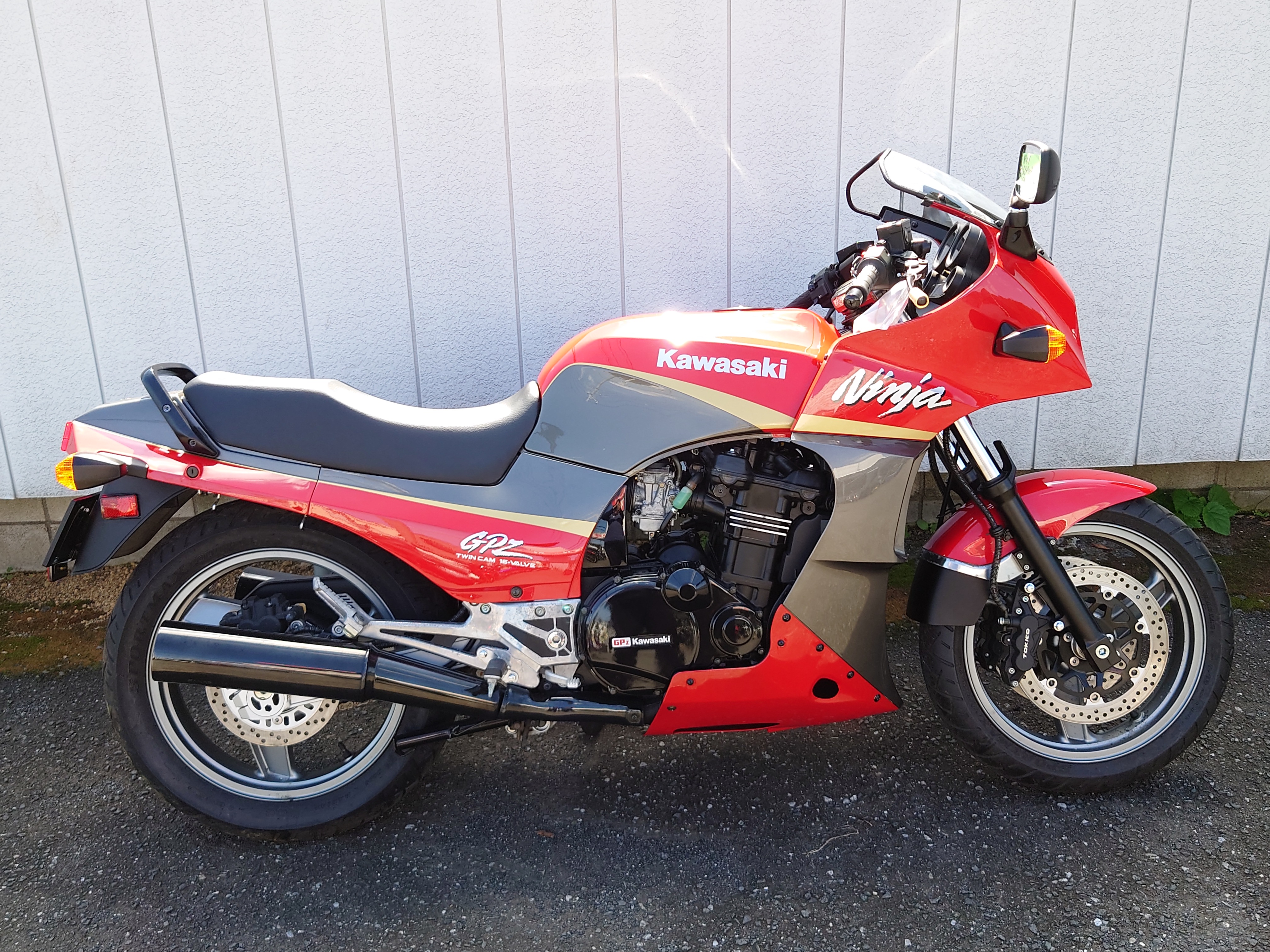 希少なＧＰＺ９００Ｒの未使用車です！